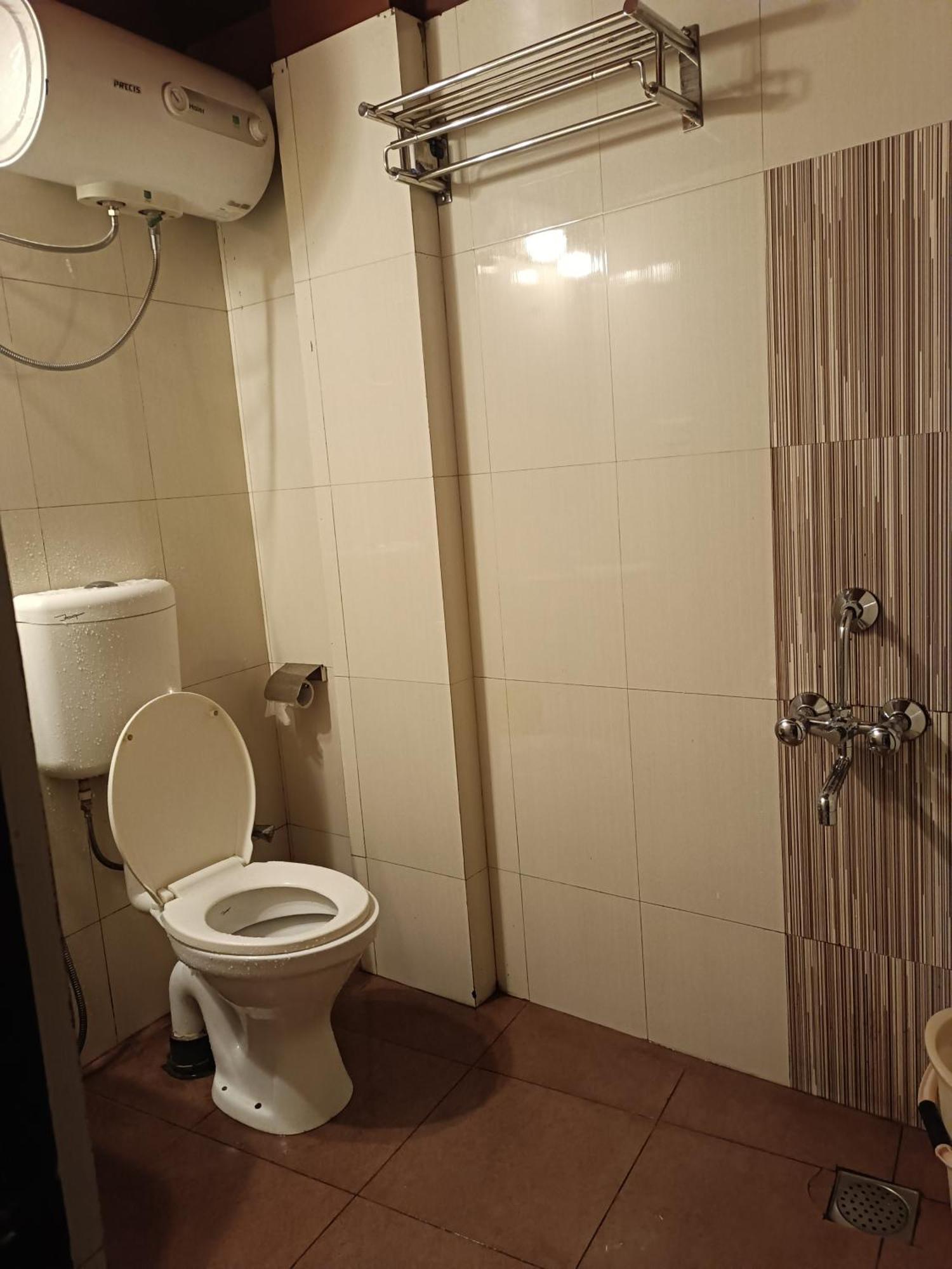 Hotel Serene Шиллонг Екстер'єр фото