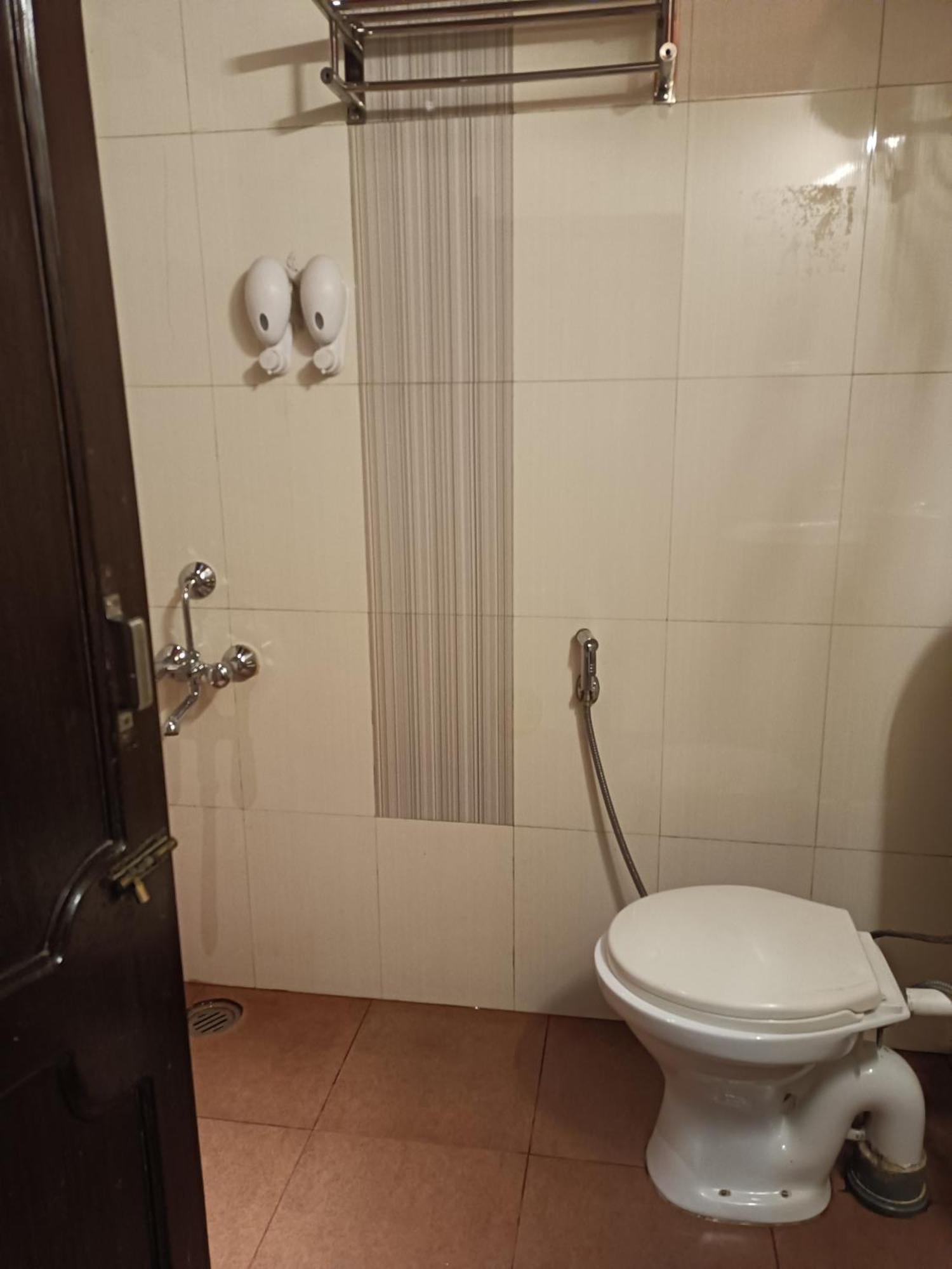 Hotel Serene Шиллонг Екстер'єр фото