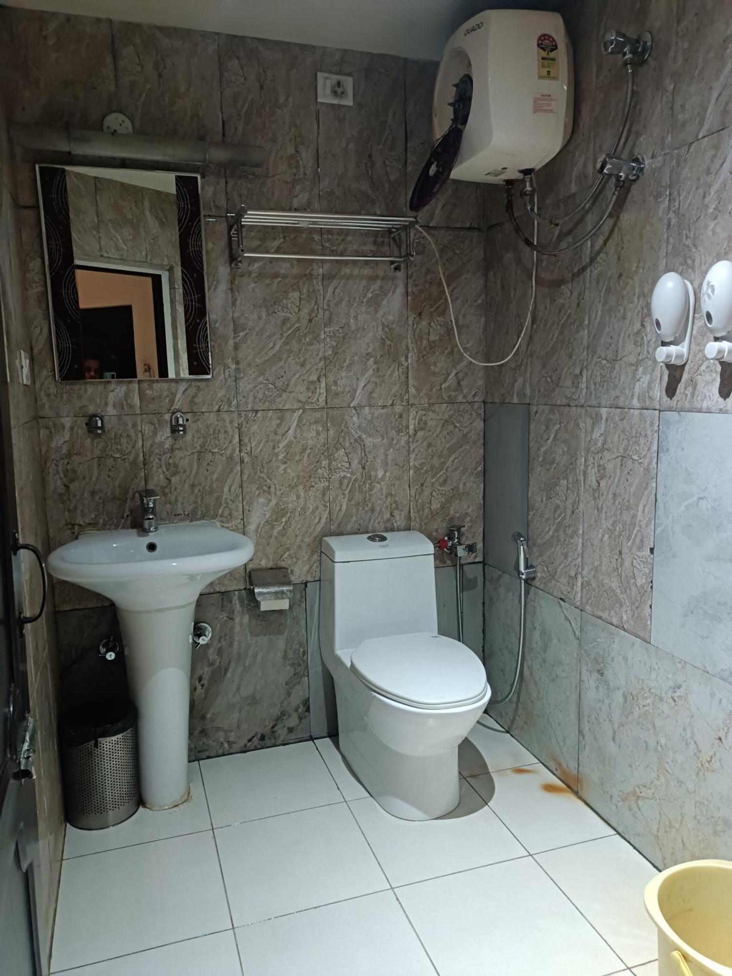 Hotel Serene Шиллонг Екстер'єр фото